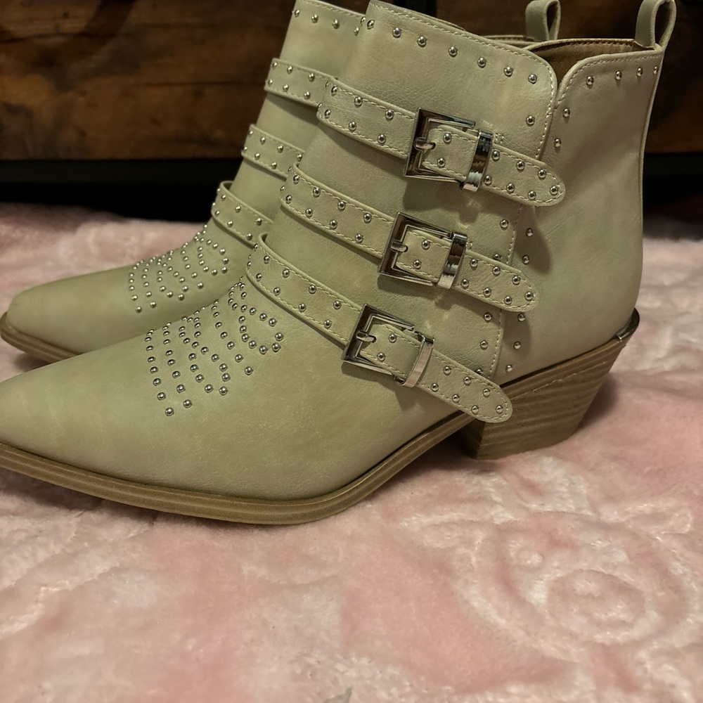 Hey girl by corkys western leather women’s boots,Studded Cream Ankle Boots new